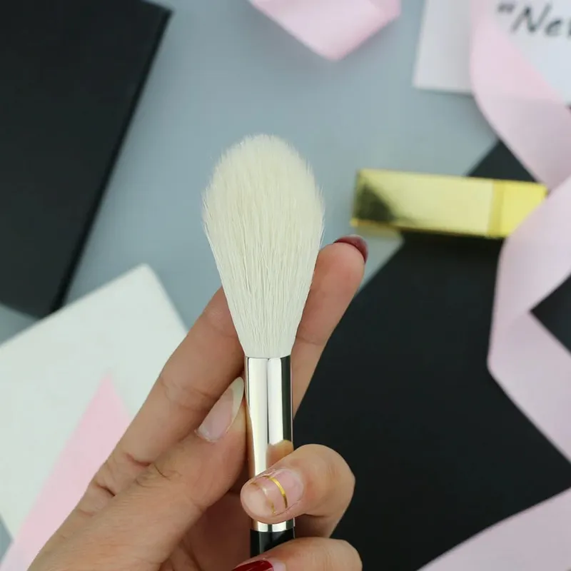 1 pcs 100% Goat hair Highlighter Black Makeup Brushes Professional Natural Pony Eyeshadow Blush Eyebrow Make up Brushes