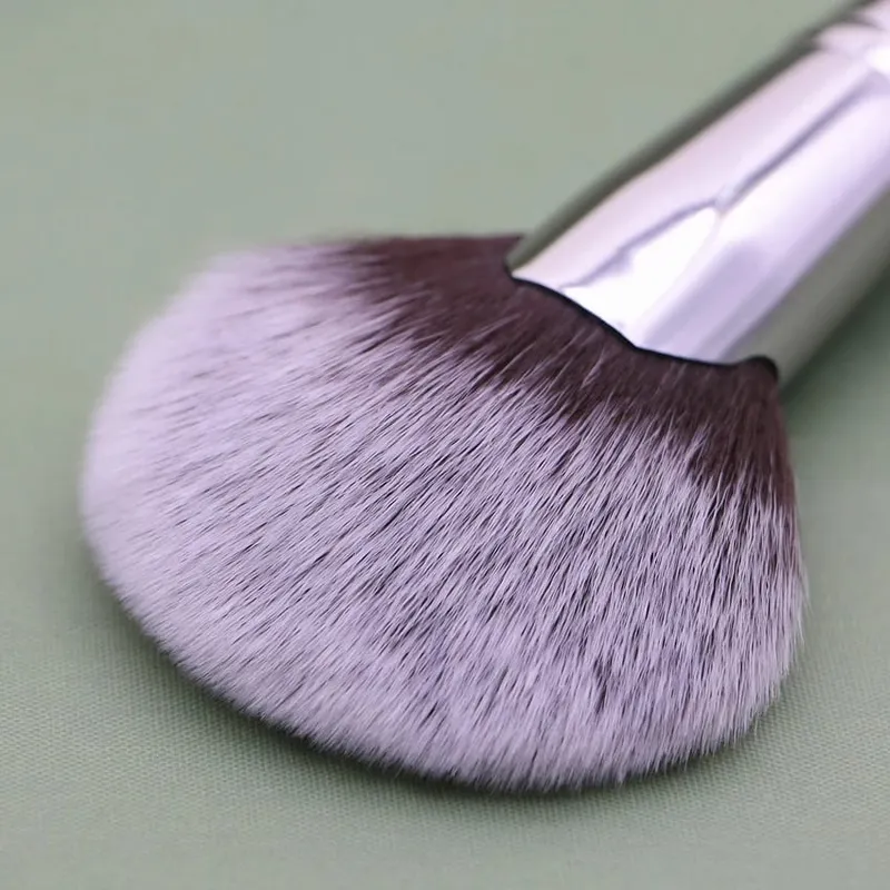Sywinas Fan Brush Highlighter Soft Face Beauty Painting Powder Foundation Blush Bronzer Blending Makeup Brushes — image 3
