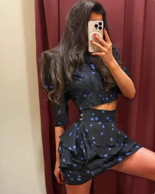 Chic flæseprint Slank kort kjole Kvinder Chic Patchwork Udvidede ærmer V-hals plisserede kjoler 2026 Lady Summer Casual Vestidos