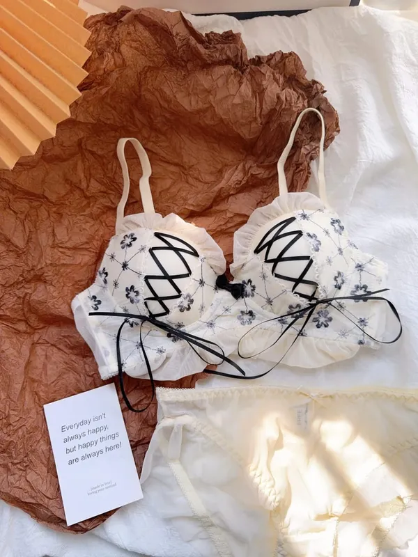 ชุดชั้นในลูกไม้เกาะอกสำหรับหน้าอกเล็ก Bralette และกางเกงชั้นในหวานและเซ็กซี่ — image 3