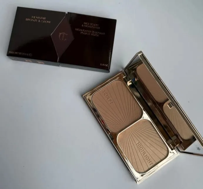 Serbuk Berus Udara Charlotte Tilbury Mengaburkan Tak Berliang&Penyerlah Hadiah Solekan Bercahaya Bercahaya Tahan Lama Fokus Lembut Bercahaya — image 9
