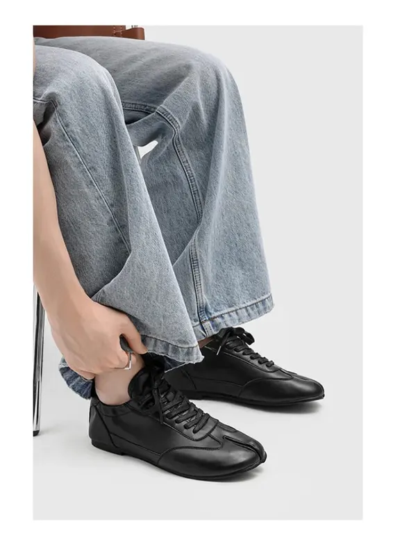 High-end Designer Split Toe Tabi Men's Sneakers and Casual Shoes Fashion Retro Leather Slip-On Loafers Men Shoes Tenis Masculino