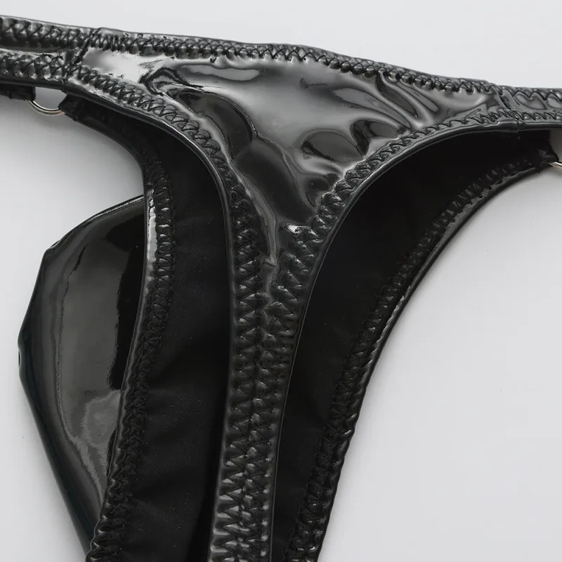 String en cuir brillant pour hommes, 1 pièce, avec anneau en métal, tongs, pochette bombée Gay, taille basse, sous-vêtements extensibles, exposant les fesses, Sexy