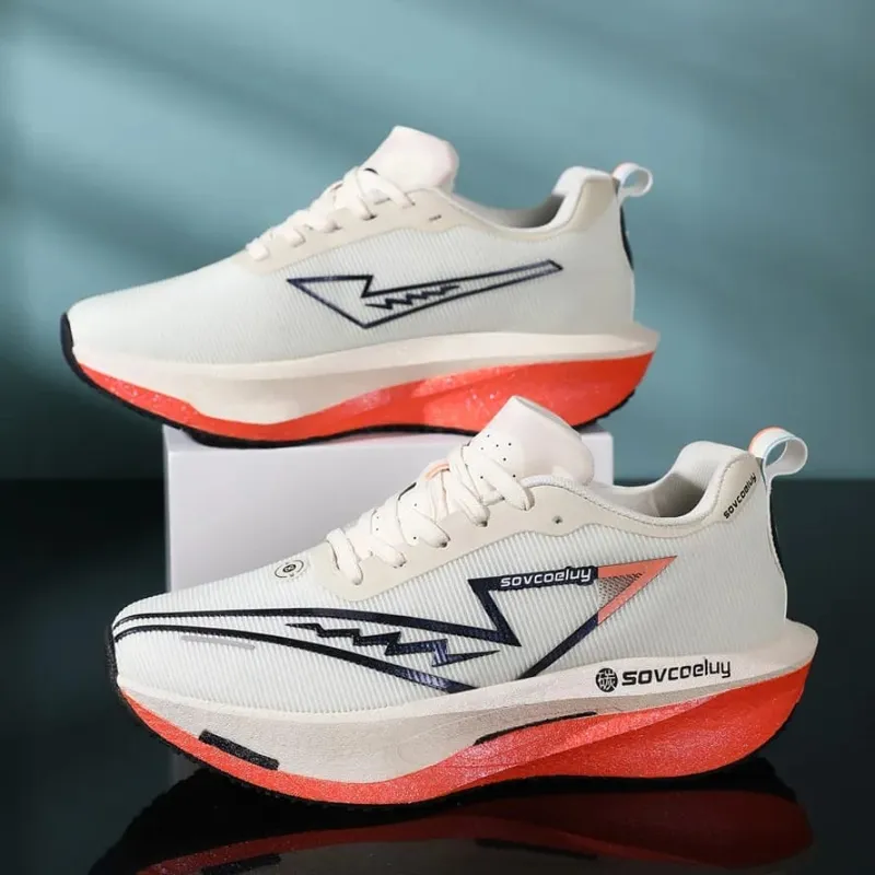 Chaussures de course en planche de carbone pour hommes et femmes, baskets de sport légères et respirantes, confortables, athlétiques, antidérapantes — image 1