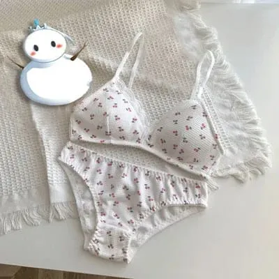Sweet Japanese Lolita Bra Set Cherry Strawberry Print Wireless Non Padded Bralette Anti-Sagging Comfort AB Cup MOYISU 32-38 Sexy