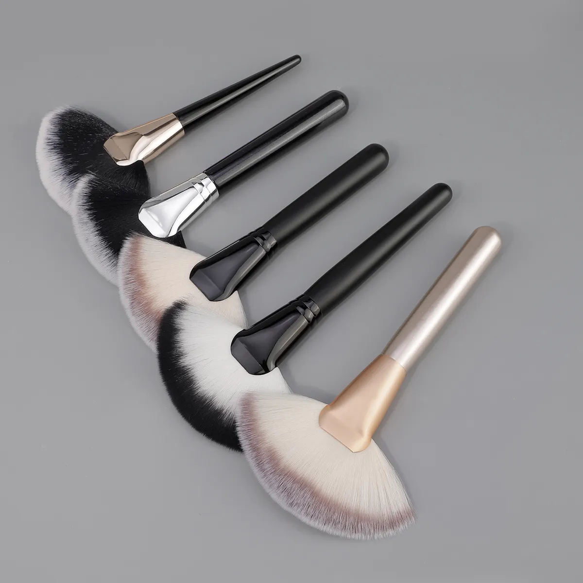 1pcs Large Fan Makeup Brushes Facial Powder Foundation Blusher Concealer Kabuki Brush Cosmetic Tools Pincel Maquiagem