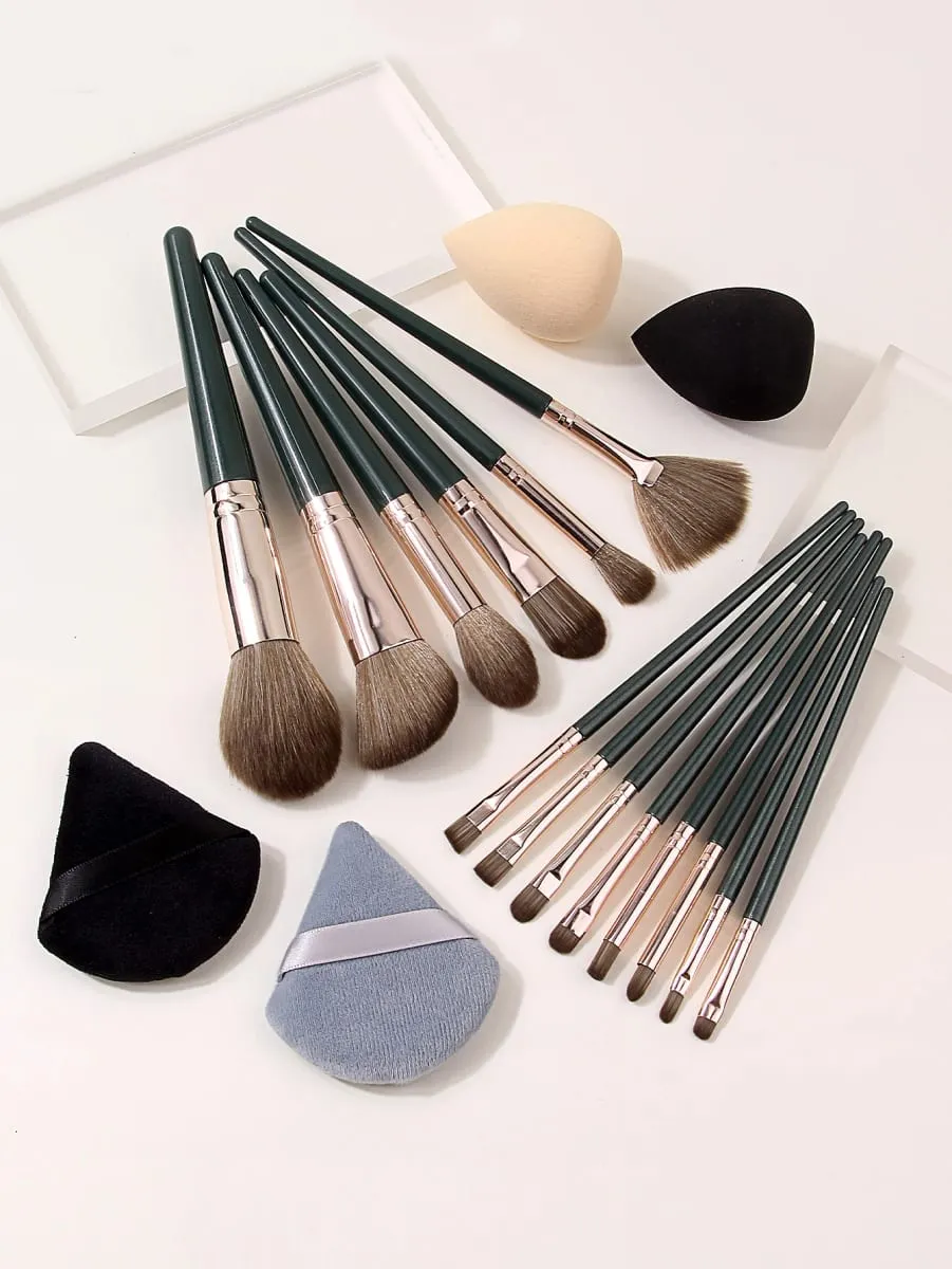 18 Piece Makeup Brush Set. Face Makeup Brushes & Eye Detail Brushes & Makeup Sponges & Triangular Powder Puffs Beauty Kit