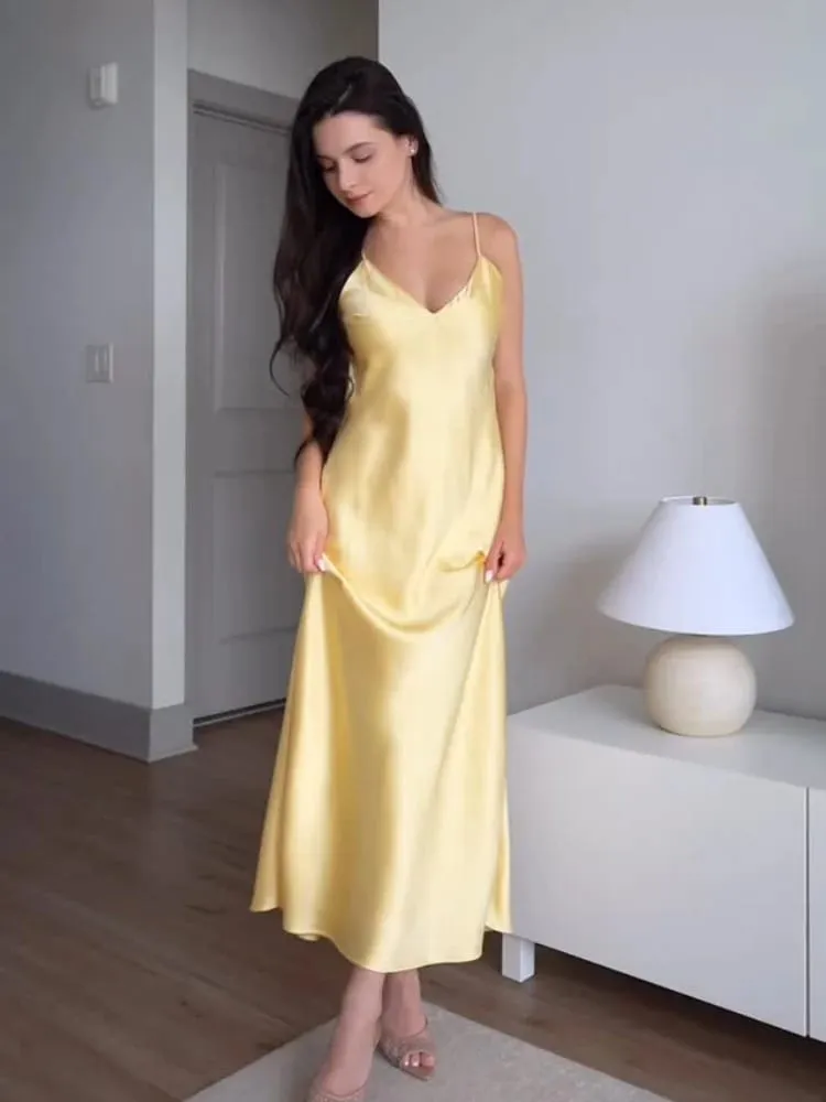 Abiti lunghi da donna in raso rosa con spalle scoperte Moda senza maniche Backless Aderente Scava fuori abiti Abiti da sera femminili per feste 2025