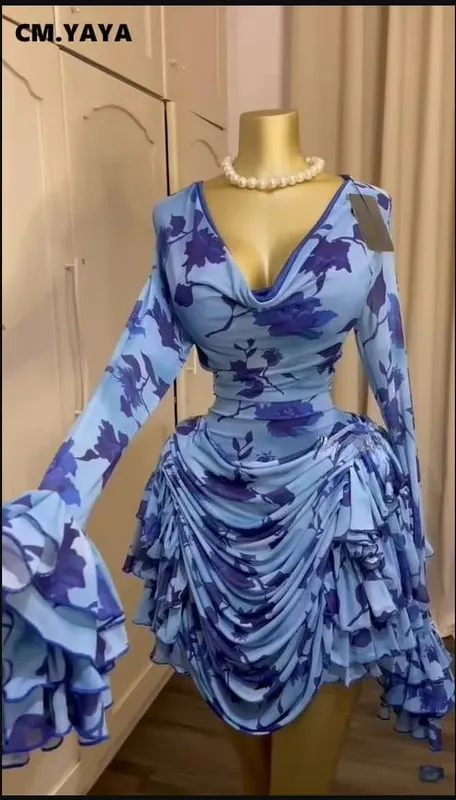 CM.YAYA Kobiety Tie Dye Print Kaskadowe falbany Bell Z długim rękawem Bodycon Ruched Drapowana sukienka z dekoltem w kształcie litery V Wakacje Plaża Sukienki wakacyjne