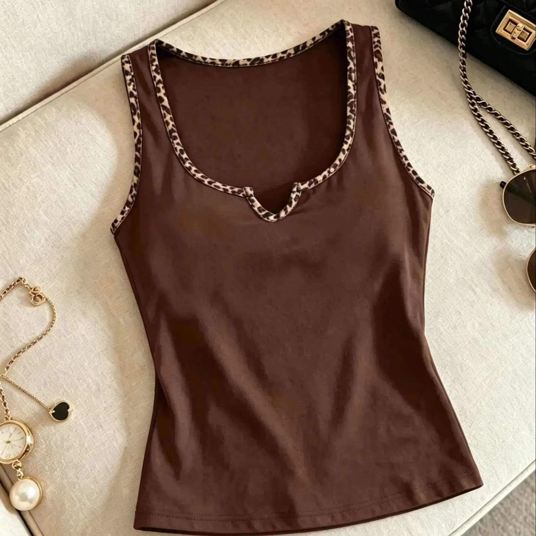 Women Solid Color Tank Top Casual Notched V Neck Form Fitting Sleeveless Cami Top — image 8