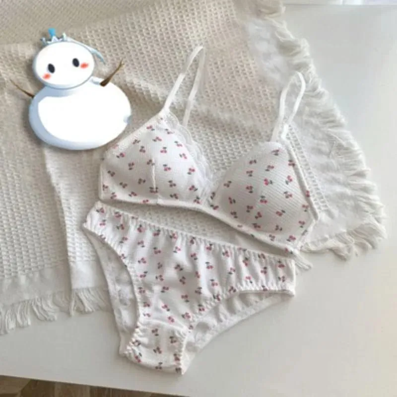 Sweet Japanese Lolita Bra Set Cherry Strawberry Print Wireless Non Padded Bralette Anti-Sagging Comfort AB Cup MOYISU 32-38 Sexy