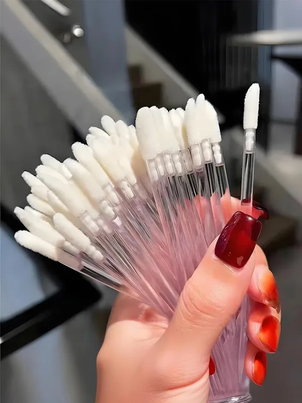Pincéis descartáveis para lábios, 50/100 peças, pincel de maquiagem com ponta flocada, aplicador higiênico portátil para máscara corretiva de base de brilho labial — image 3