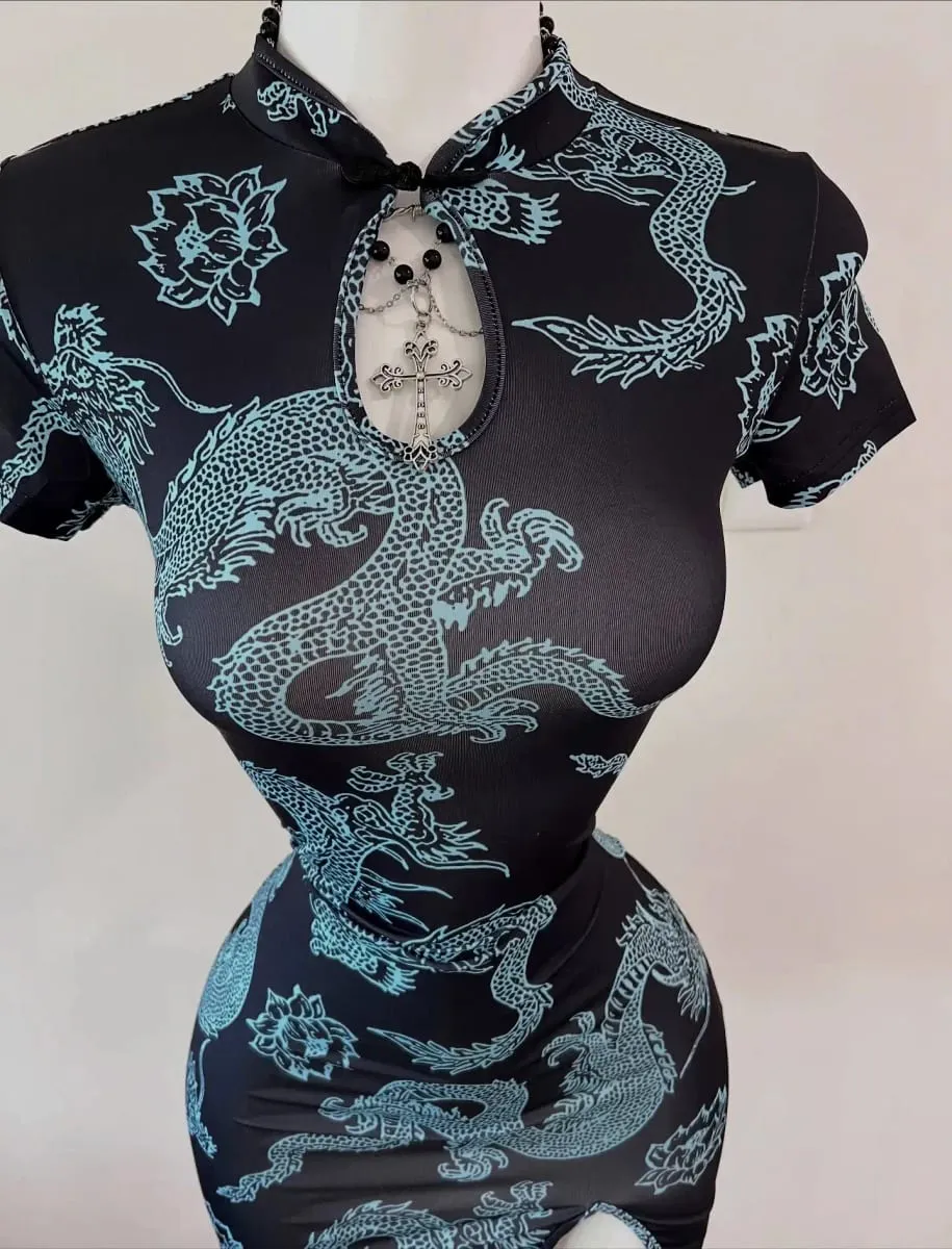 Styl narodowy w stylu trendu ze smokiem Ulepszony qipao, stójka z krótkim rękawem i seksowną, rozciętą krótką spódniczką zapinaną na guziki