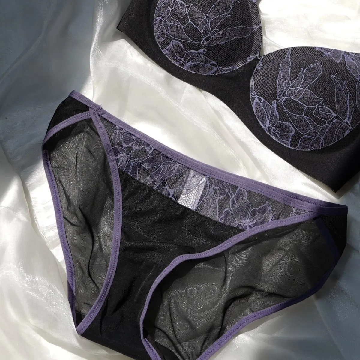 Women Seamless Invisible Lingerie Set Wireless Thin Cup Comfort Breathable Gathered Bra Panty 2‑Piece Underwear Set