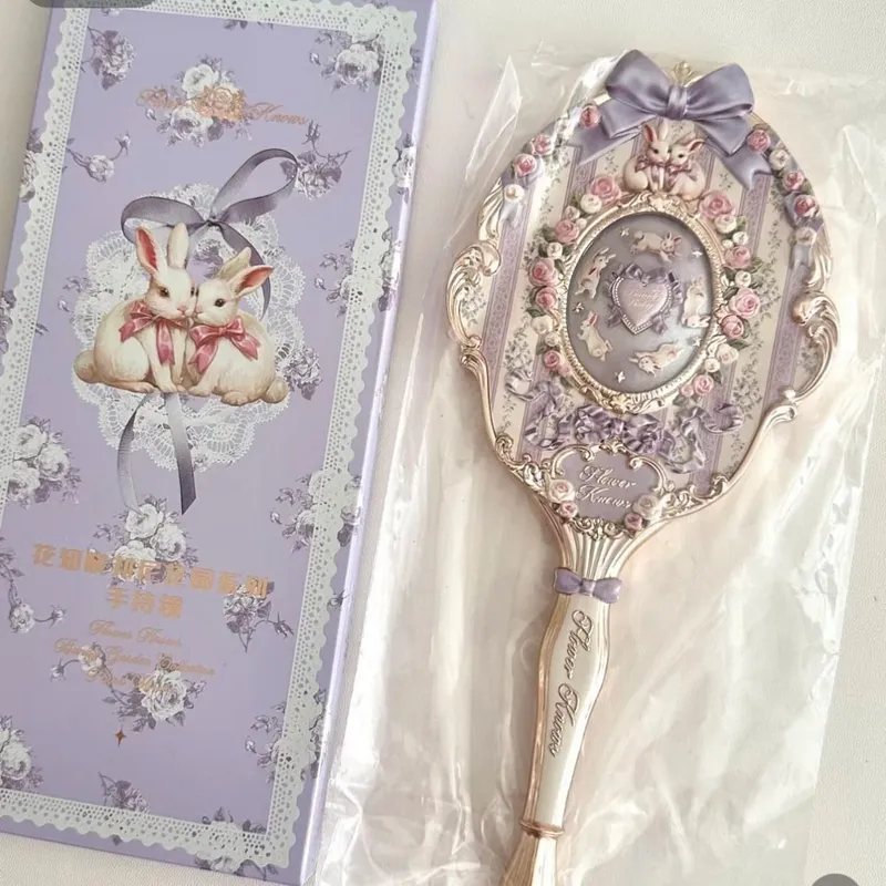 Flower Knows Handhållen sminkspegel Midsommarnatt Jordgubbe Cupid Bunny Trädgårdsreliefmönster Begränsad färg Makeup Tool Kit — image 9