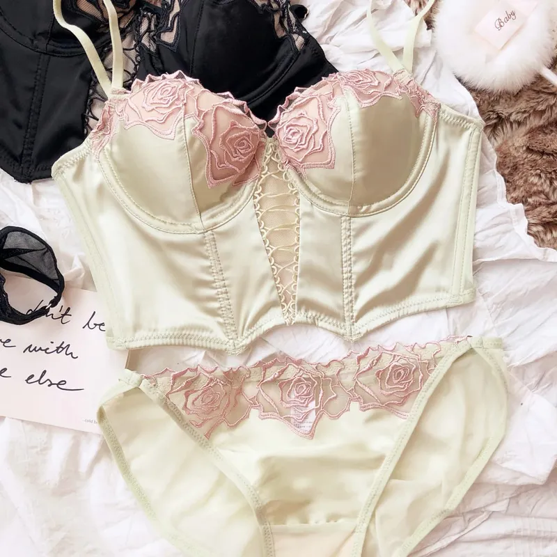 Fashion Women Underwear Set French Sexy Ultra Thin Tight Bra Summer Hollow Bras Lace Embroidery Lingerie Panties Intimates Set — image 7