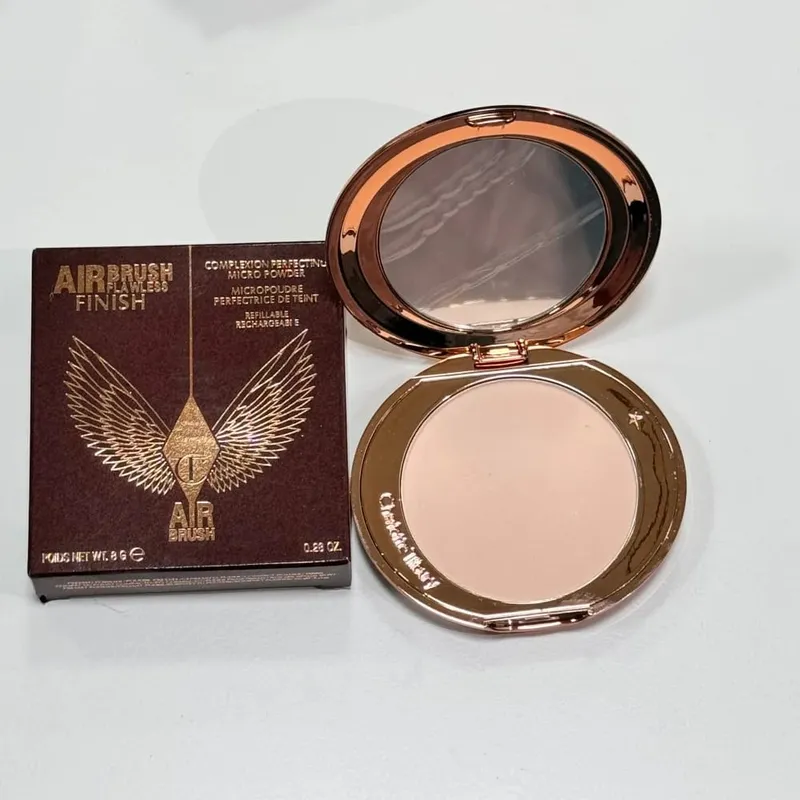Charlotte Tilbury Cosmetics Flawless Liquid Highlighter hidrata a pele Paleta luxuosa com acabamentos metálicos brilhantes e acetinados — image 9