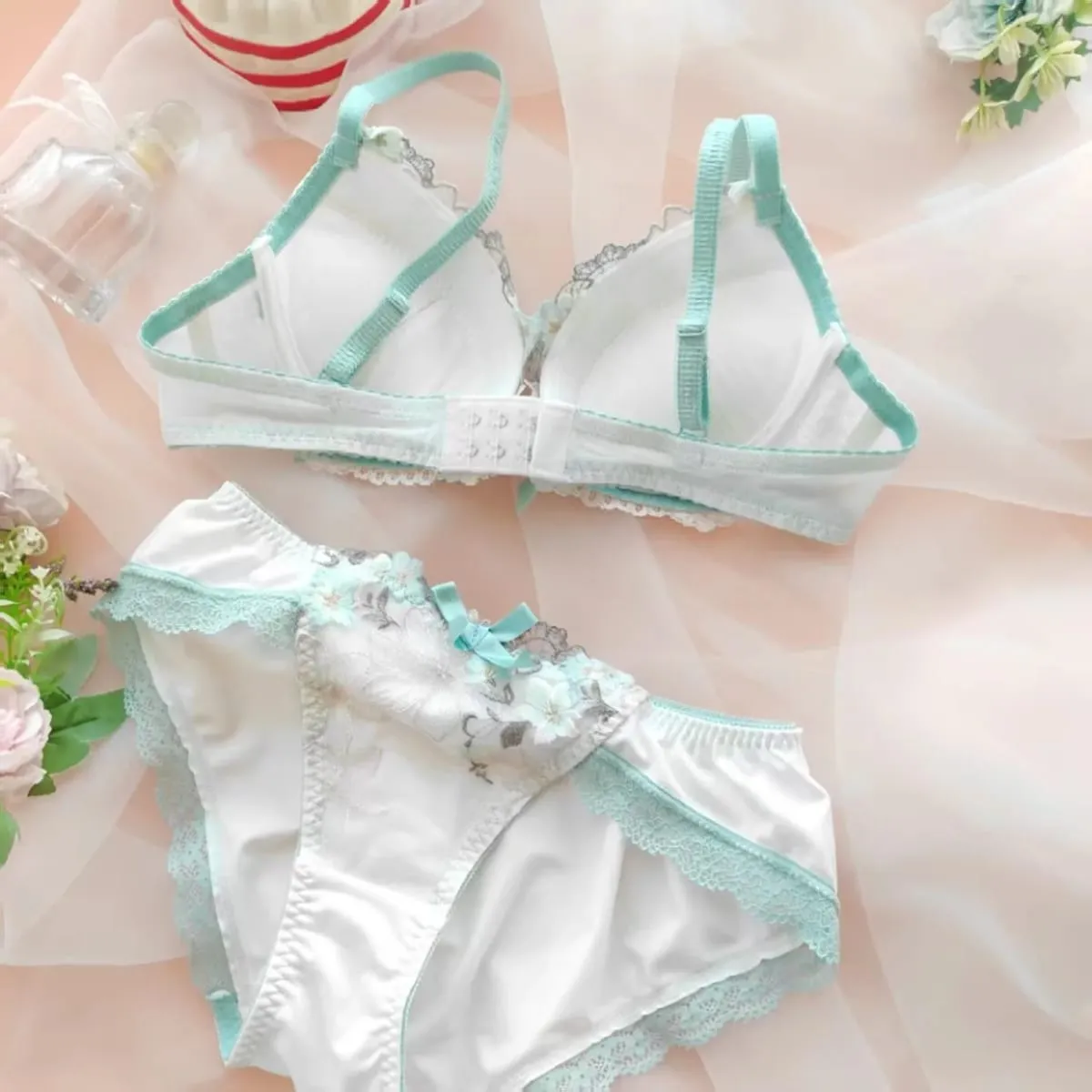 מעגל פלדה גדול הלבשה תחתונה נוחה עם חליפת תחתונים לב עוף מתוק לחזיית תחרה דקה סט חזיית תחתוני נשים