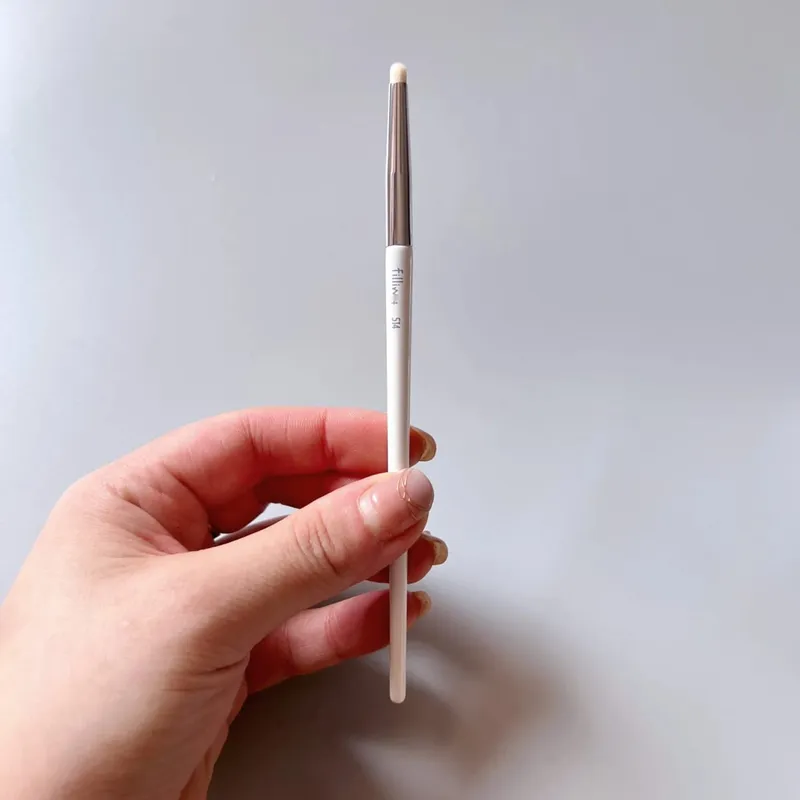 1pc White Powder Makeup Brushes 3D Liquid Foundation Base Make up Brush Eyeshadow blending Detail Face Eye Concealer Beauty tool