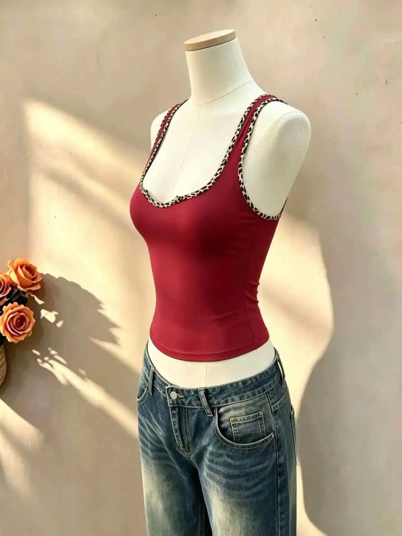 2 Pcs Women Leopard Print Trim U Neck Sleeveless Tank Top Solid Slim Fit Western Y2K Cami Vest Multi-color Wine Red Black