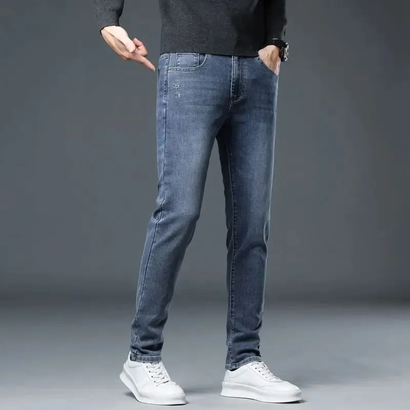 Nuevos pantalones vaqueros elásticos de otoño/invierno 2025 para hombres jóvenes con cintura elástica recta pequeña, pantalones vaqueros a la moda para hombres — image 5