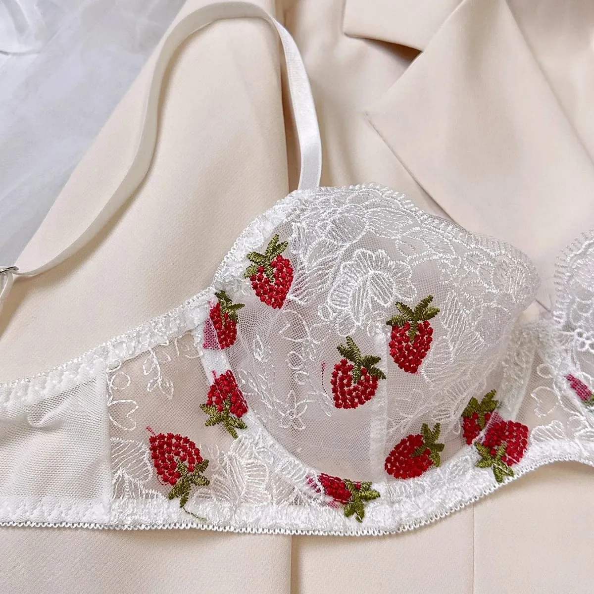 Sous-vêtements Sexy brodés de fraises pour filles, avec anneaux en acier, doux, transparents, vêtements exotiques, costume, soutien-gorge, slip — image 6
