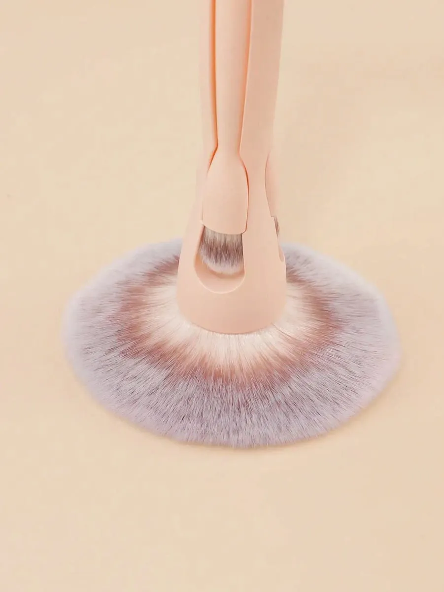 4-Piece Makeup Brush Set Featuring Professional-Grade Brushes Made from High-Quality Synthetic Fibers for a Luxurious Feel.