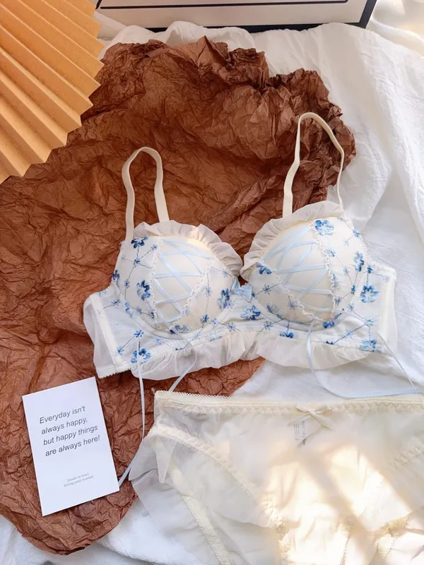 ชุดชั้นในลูกไม้เกาะอกสำหรับหน้าอกเล็ก Bralette และกางเกงชั้นในหวานและเซ็กซี่ — image 10