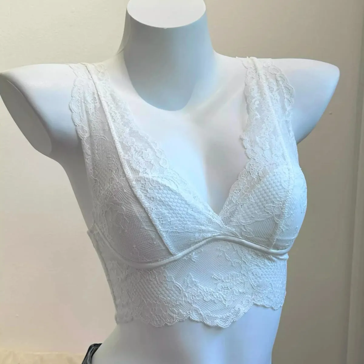 French Lace Lingerie Gathered Without Steel Rims White Inner Layer Layered Camisole Vest Bra Set Without Buttons Gather Toge — image 3