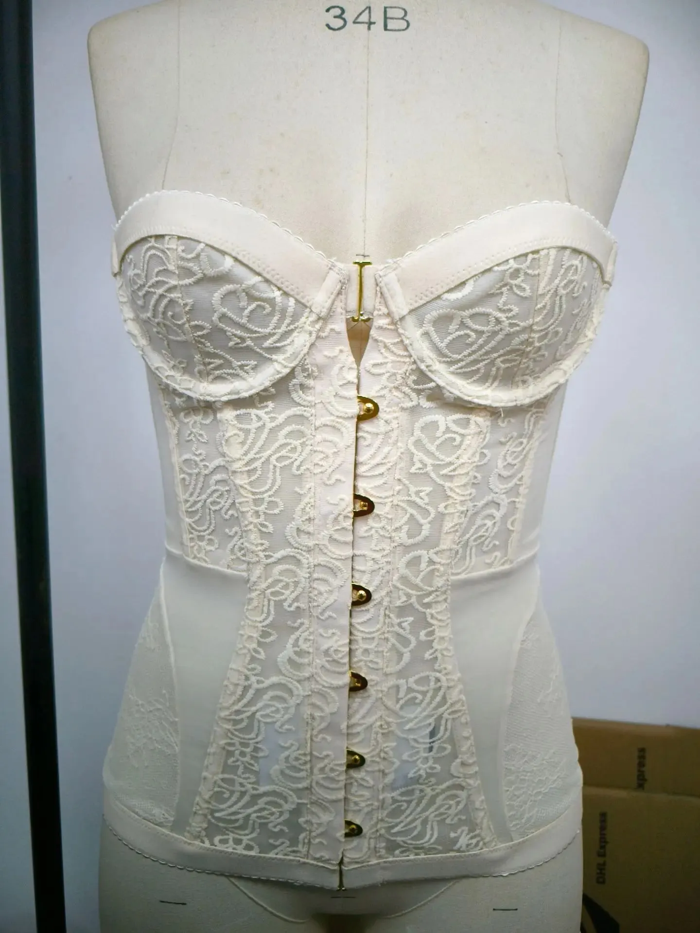 Spicy Girl Sexy Tight Corset Sexy Lace Hollow Out Sleeveless Strapless Tube Top 2025 Summer Fashion Women Street Trendy Tanks — image 10