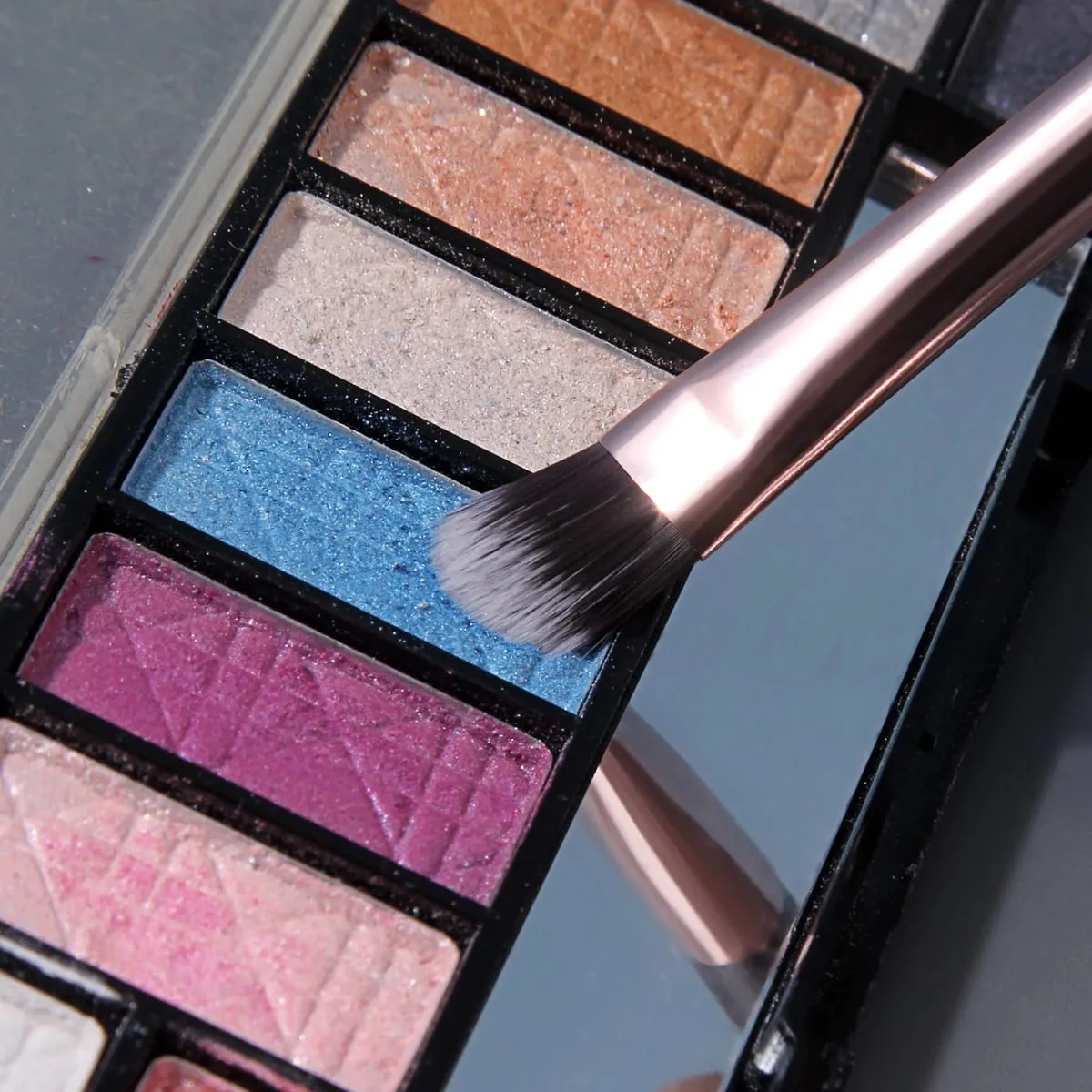 Wholesale 25PCS Single Eyeshadow Shader Brush Fluffy Dual-Tone Hair Eye Makeup Applicator Bulk Eyeshadow Brushes For Salon Perso — image 6