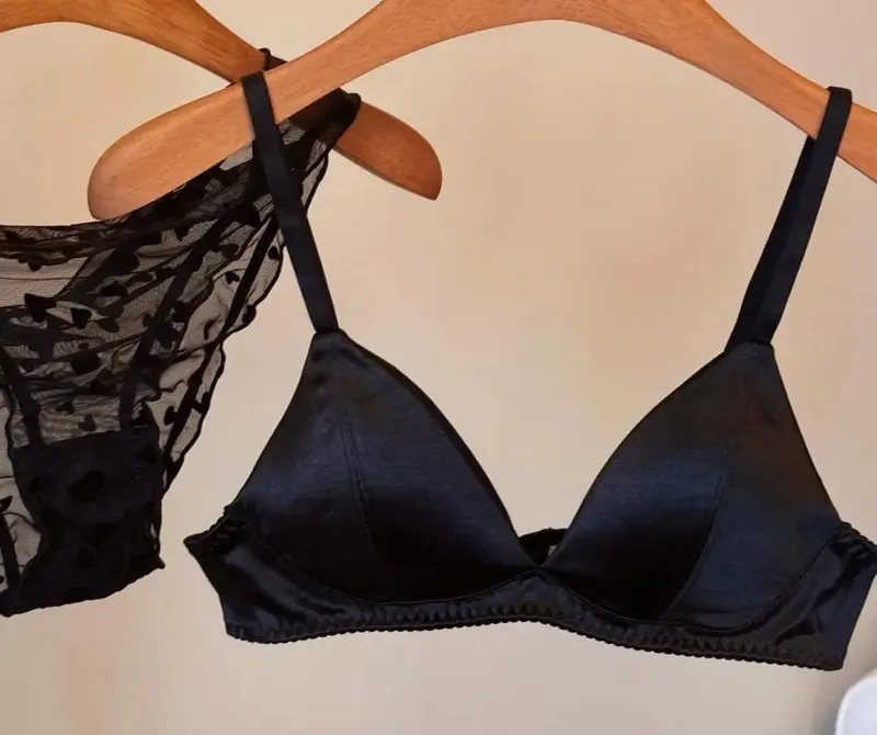 Sexy Satin Triangle Cup Non-Marking Bra Set Comfortable Wireless Lingerie for Large Breasts