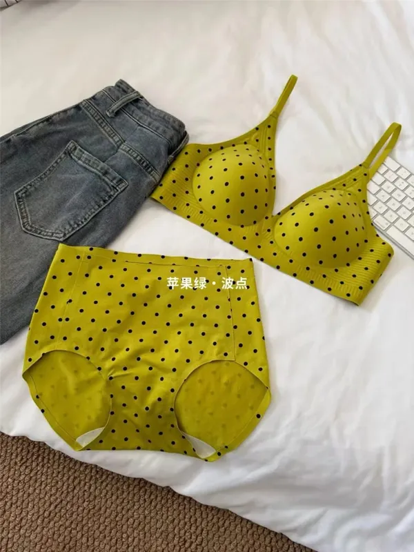 American Retro Polka Dot Bra Seamless Deep V Wireless Jelly Support Anti Sagging Lingerie Set Sexy Comfort MOYISU Sexy Bra Set — image 10