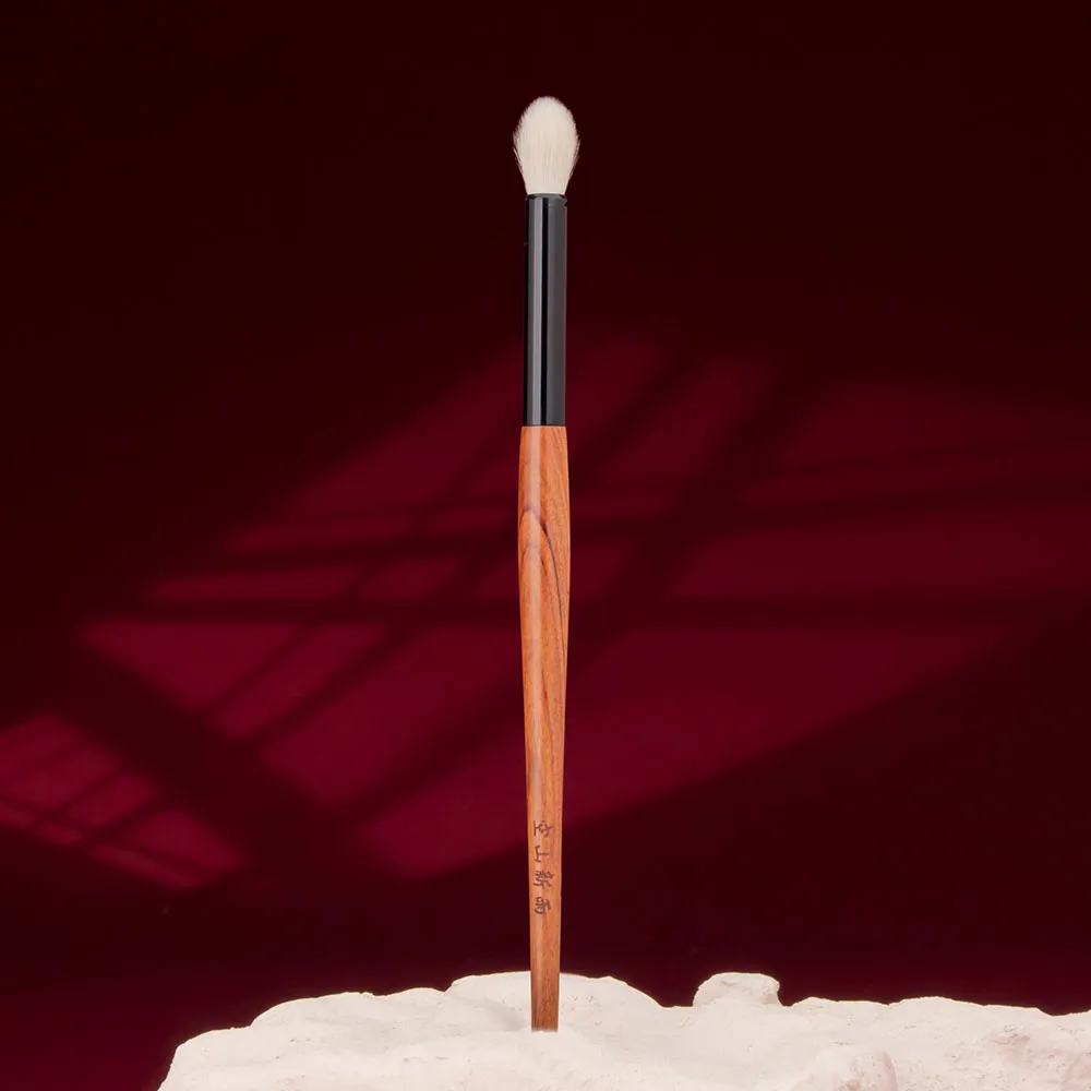 CL108 Soft Saikoho Goat Hair Tapered Eye Shadow Blending Brush African Rosewood Handle Makeup Brush Hand Crafted Makeup Brushes