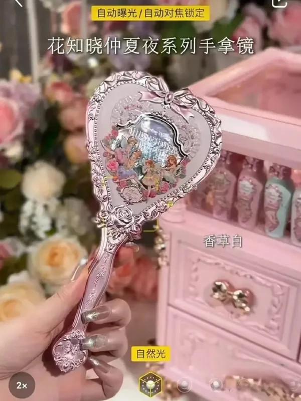 Flower Knows Handhållen sminkspegel Midsommarnatt Jordgubbe Cupid Bunny Trädgårdsreliefmönster Begränsad färg Makeup Tool Kit — image 15