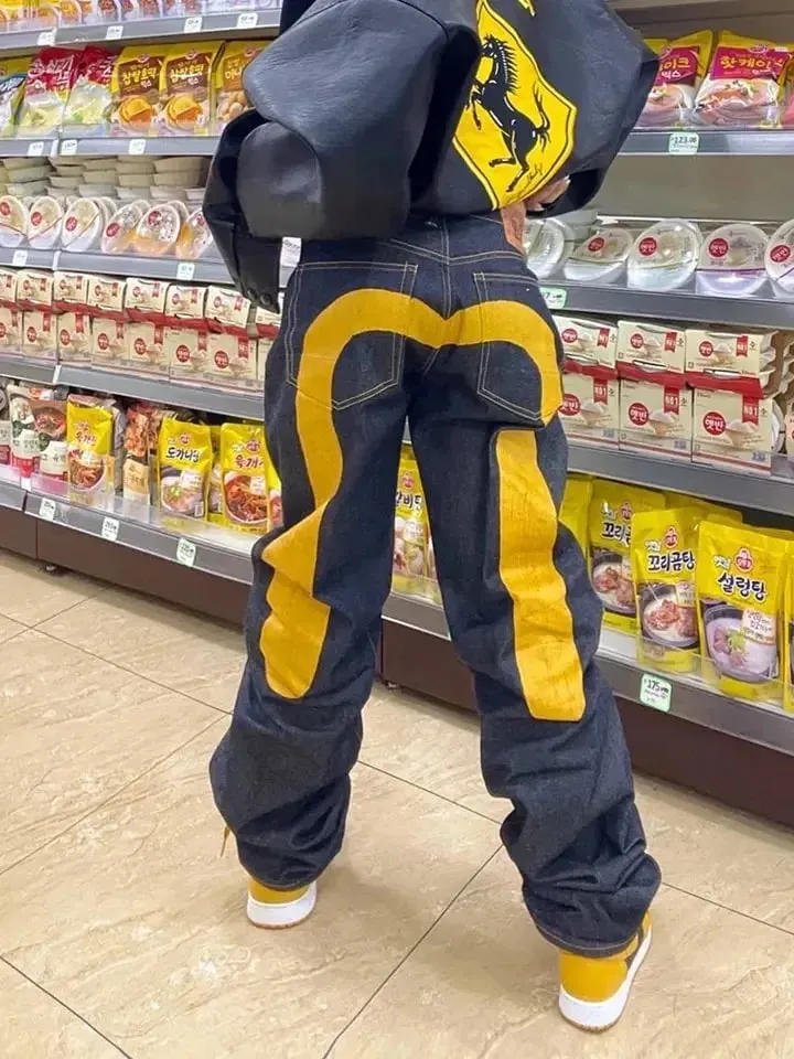 Vaqueros negros de pierna recta para hombre, pantalones ajustados holgados con costuras amarillas, estampado de dados en 3D, diseño artístico, tendencia única, novedad de 2025