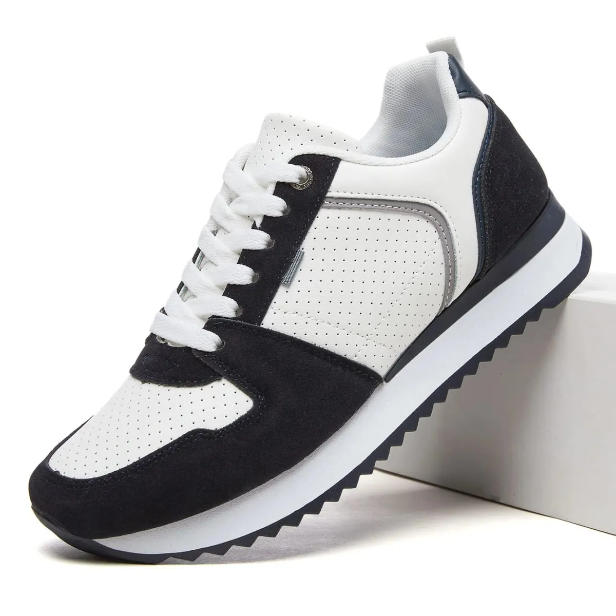 Desai Men's 2026 Autumn Retro Running PU Leather Sneakers Perforated Upper Non-slip Sole Casual Sneakers For Travel Exercise — image 2