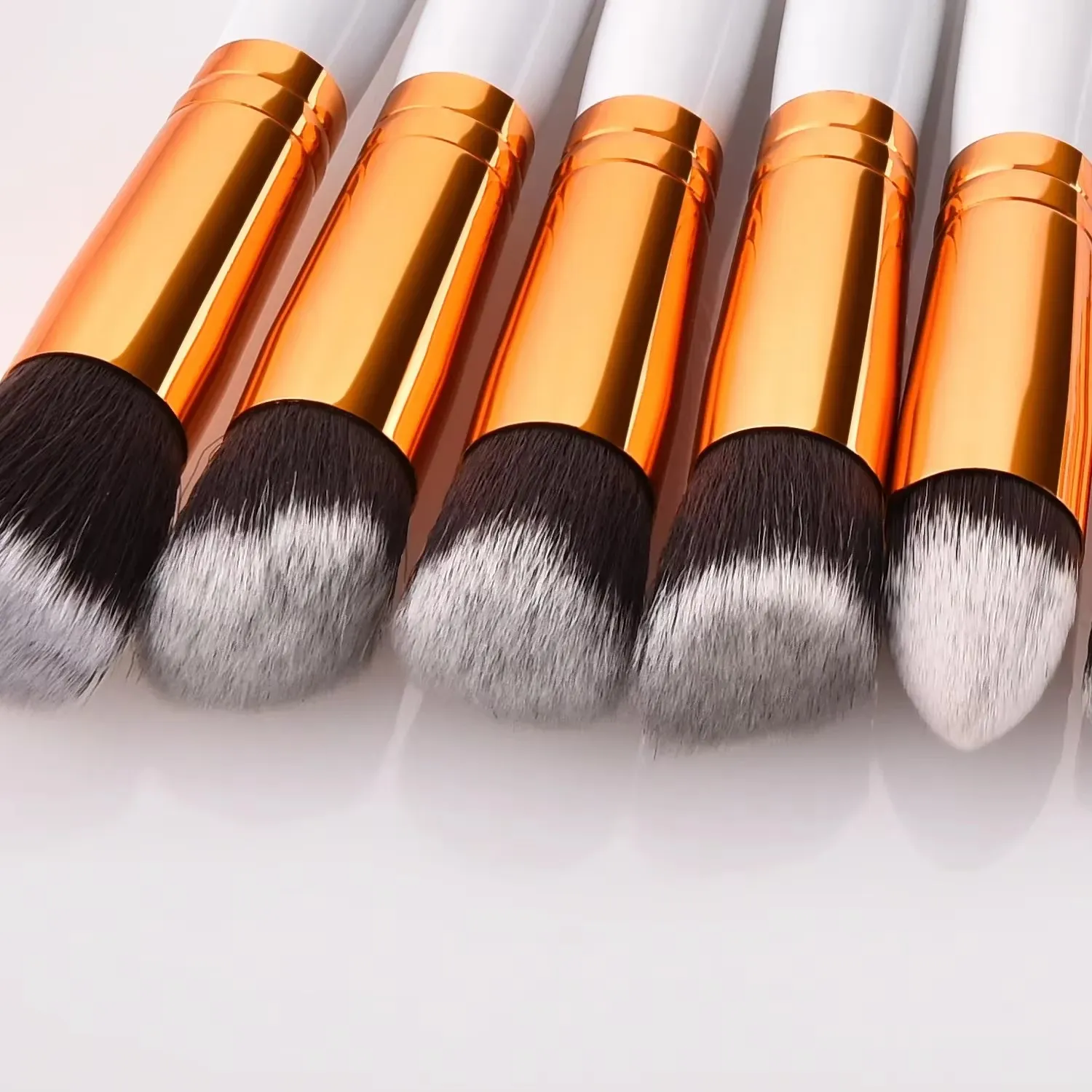 10PCS Makeup Brushes Set Professional Soft Bristles Eyeshadow Foundation Blending Brushes for Makeup Artists Pink White Black