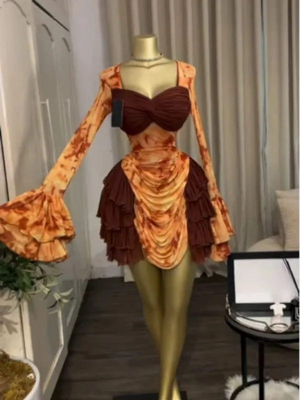 CM.YAYA Kobiety Tie Dye Print Kaskadowe falbany Bell Z długim rękawem Bodycon Ruched Drapowana sukienka z dekoltem w kształcie litery V Wakacje Plaża Sukienki wakacyjne