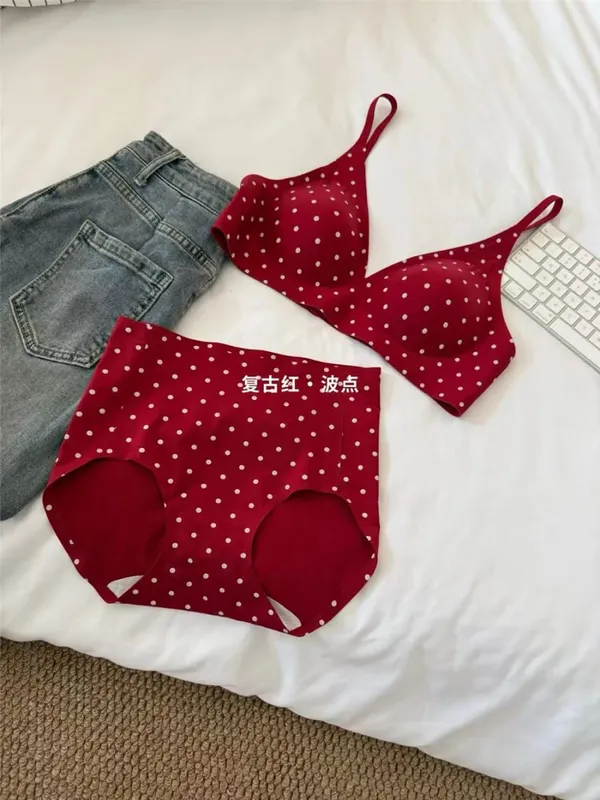 American Retro Polka Dot Bra Seamless Deep V Wireless Jelly Support Anti Sagging Lingerie Set Sexy Comfort MOYISU Sexy Bra Set — image 11