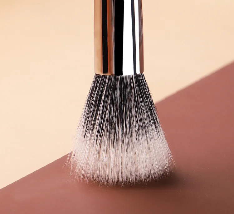 Pinceaux de maquillage professionnels réglage du contour de la poudre pinceau de maquillage multifonctionnel pointillé Blush doux poils de chèvre en bois naturel