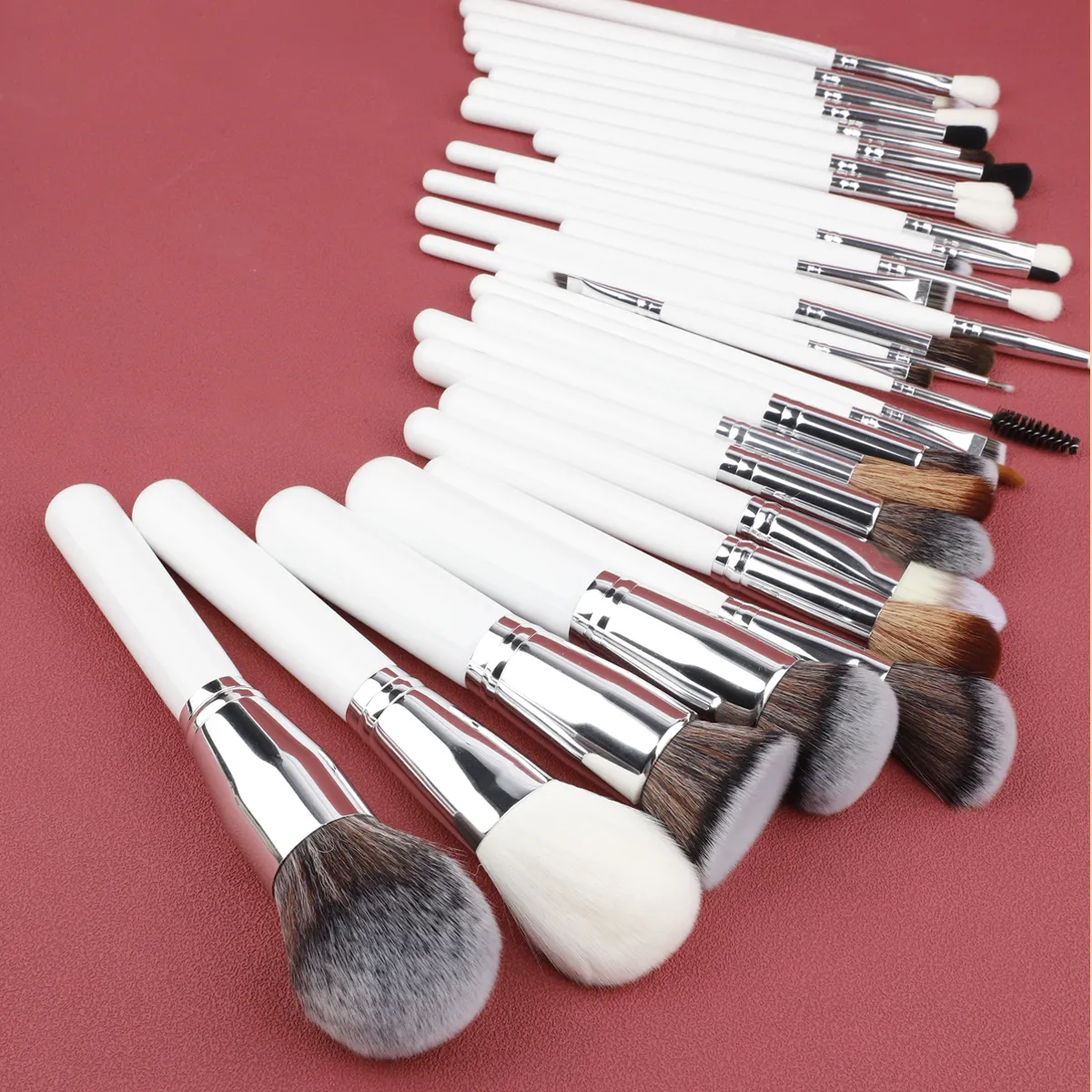 30Pcs Makeup Brush Sets Professional Artists Using Angled Eye Contour Blending Brushes High Quality White Brush Custom