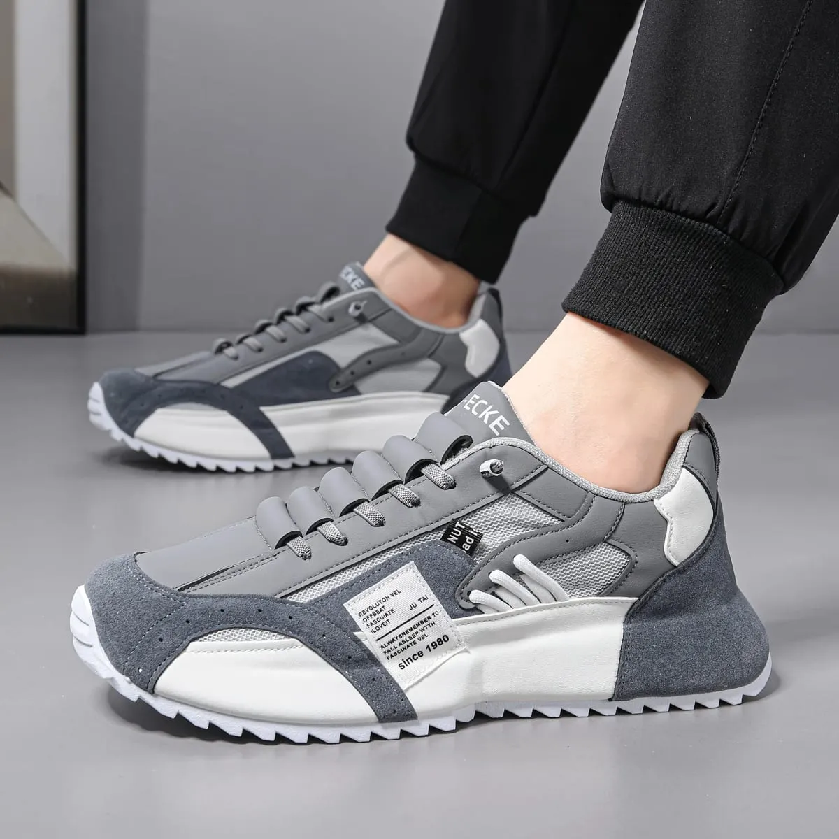 Men's Outdoor Casual Shoes Everyday Casual Running Shoes for Men Sizes 39 to 47