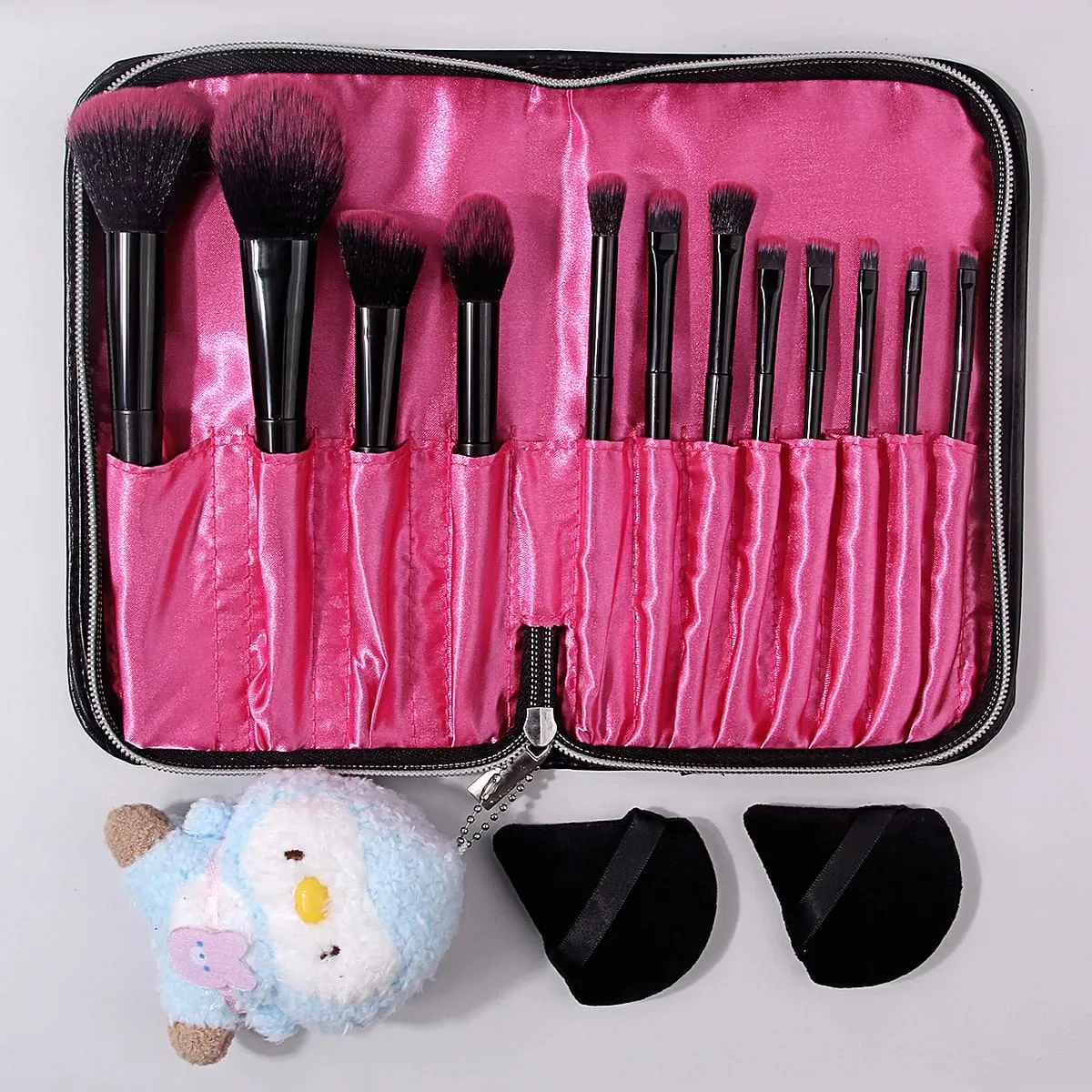 16PCS Black & Pink Makeup Brushes Set Free Shipping with Bag Puffs & Pendant — image 5