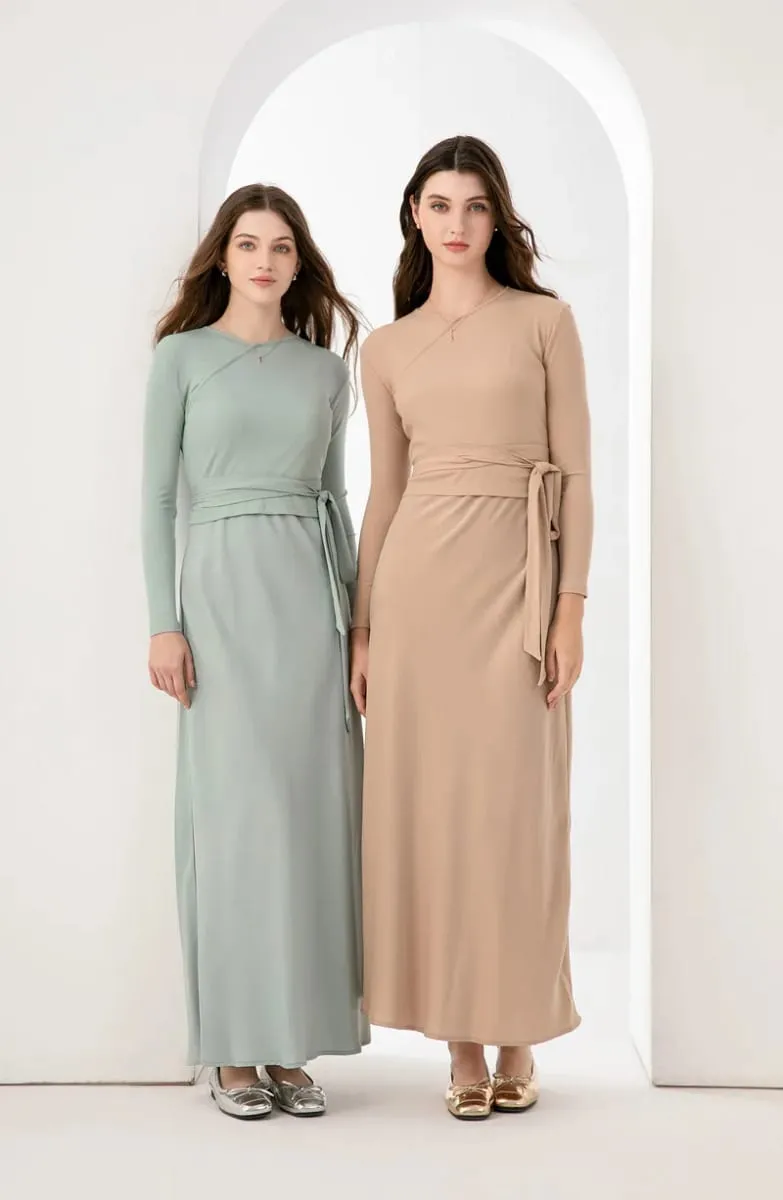 AS 2024 Pakaian Wanita Atasan Bungkus Close-Fit Berusuk Melar Tinggi + Gaun Satin Matte Set Pencocokan Maxi (Dikirim Dalam 1 Hari) — image 2