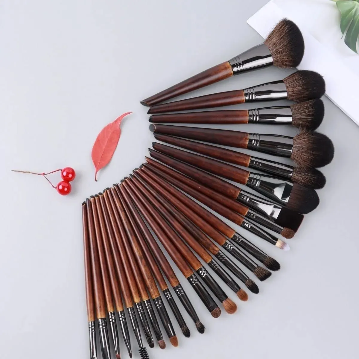 26Pcs Professional Makeup Brushes Set Animal Hair Foundation Eyeshadow Blending Blush Powder Brushes Cosmetic Tools Kit — image 2
