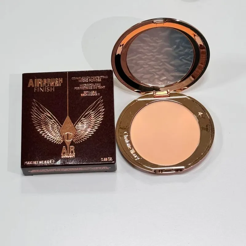 Charlotte Tilbury Cosmetics Flawless Liquid Highlighter hidrata a pele Paleta luxuosa com acabamentos metálicos brilhantes e acetinados — image 8