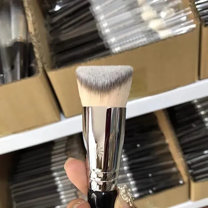 1pc Berus Mekap Smudge Pelapik Mata Rata Berus Solek Perincian Precision Concealer Serbuk kontur sorotan alat kosmetik artis