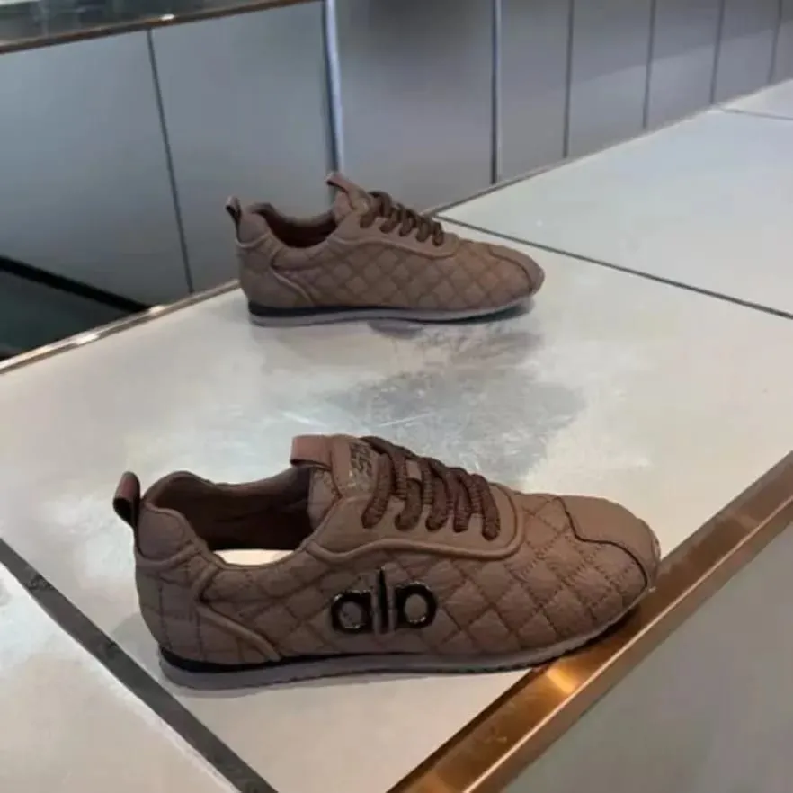ClaWave Men Quilted Retro Jogger Shoes Lightweight Non Slip Casual Walking Sneakers Trendy Daily Footwear EU39-44