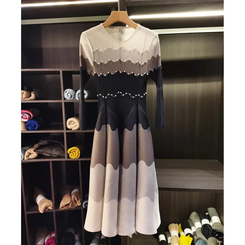 Designed Women's Pleated Dress O-neck Loose Fit High-end Fashion Color Block Beaded Long Sleeve Famale Clothing 2DB6598 — image 9